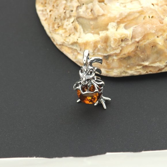 Sterling silver pendant with natural Baltic amber, amber chicken pendant - Picture 5 of 15